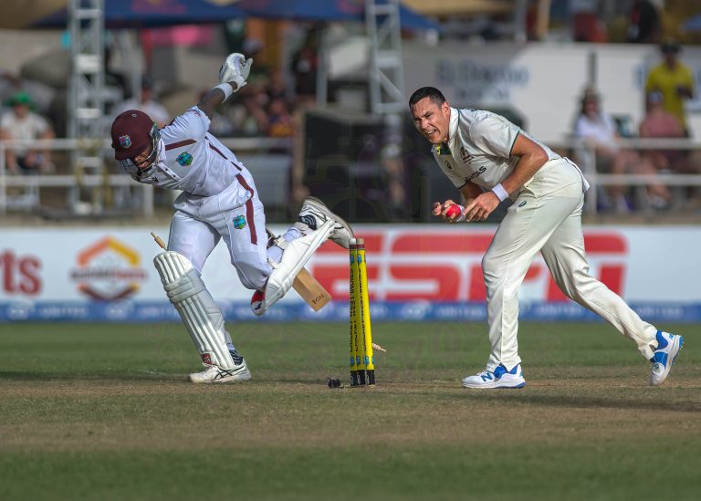 Australia take first innings honors at Sabina Park